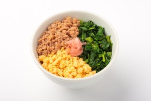 三色鶏そぼろ丼の写真