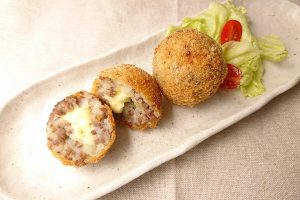 チーズ入りポテトコロッケの写真